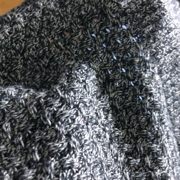 American Eagle Salt and pepper Sweater - Picture 4 of 4